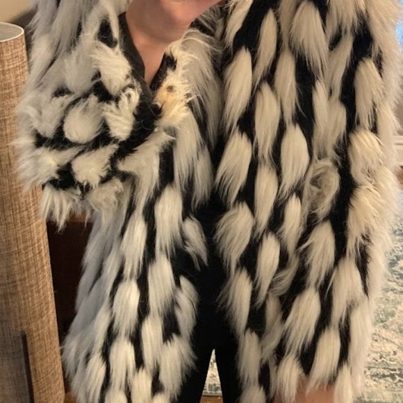 Mid lenght faux fur Jacket - Picture 2 of 11